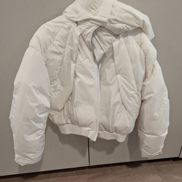 Forever 21 Jackets & Blazers - Forever 21 Classic White Puffer Jacket
